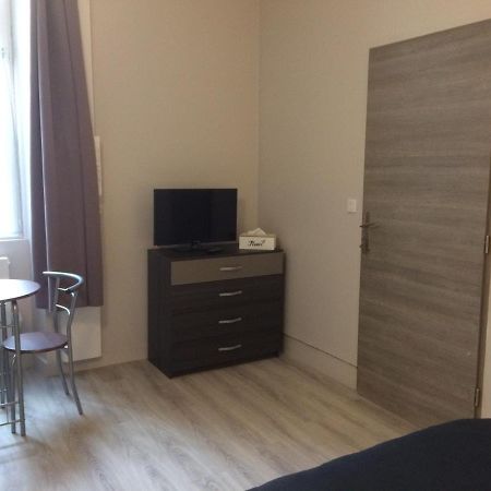 Studio Proche Gare Avec Kitchenette Et Wifi - Porte Rouge Thiviers Exterior foto